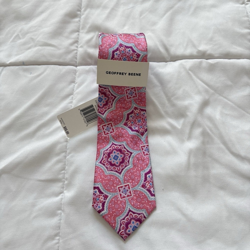 NWT Geoffrey Beene‎ 100% Silk Tie Pink Paisley Floral Quiet Luxury Designer
